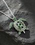 Pendentif Tortue, pierre de naissance du mois d'août, orné de cristaux Swarovski