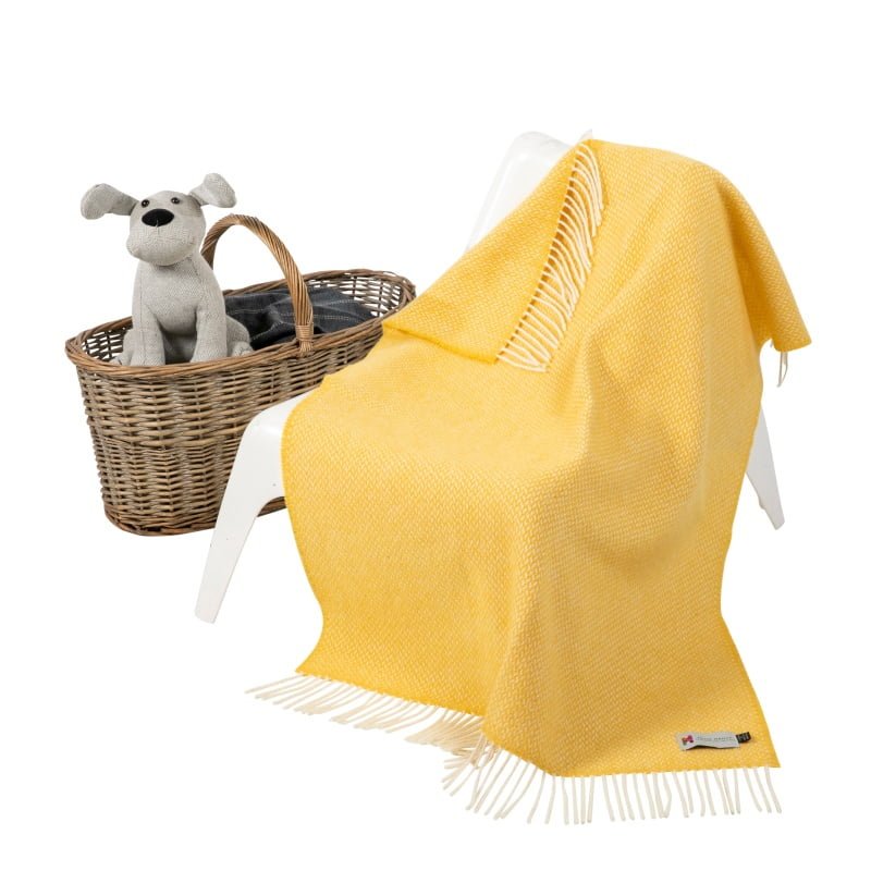 Irish Cashmere Baby Blanket Baby Yellow in a presentation box.