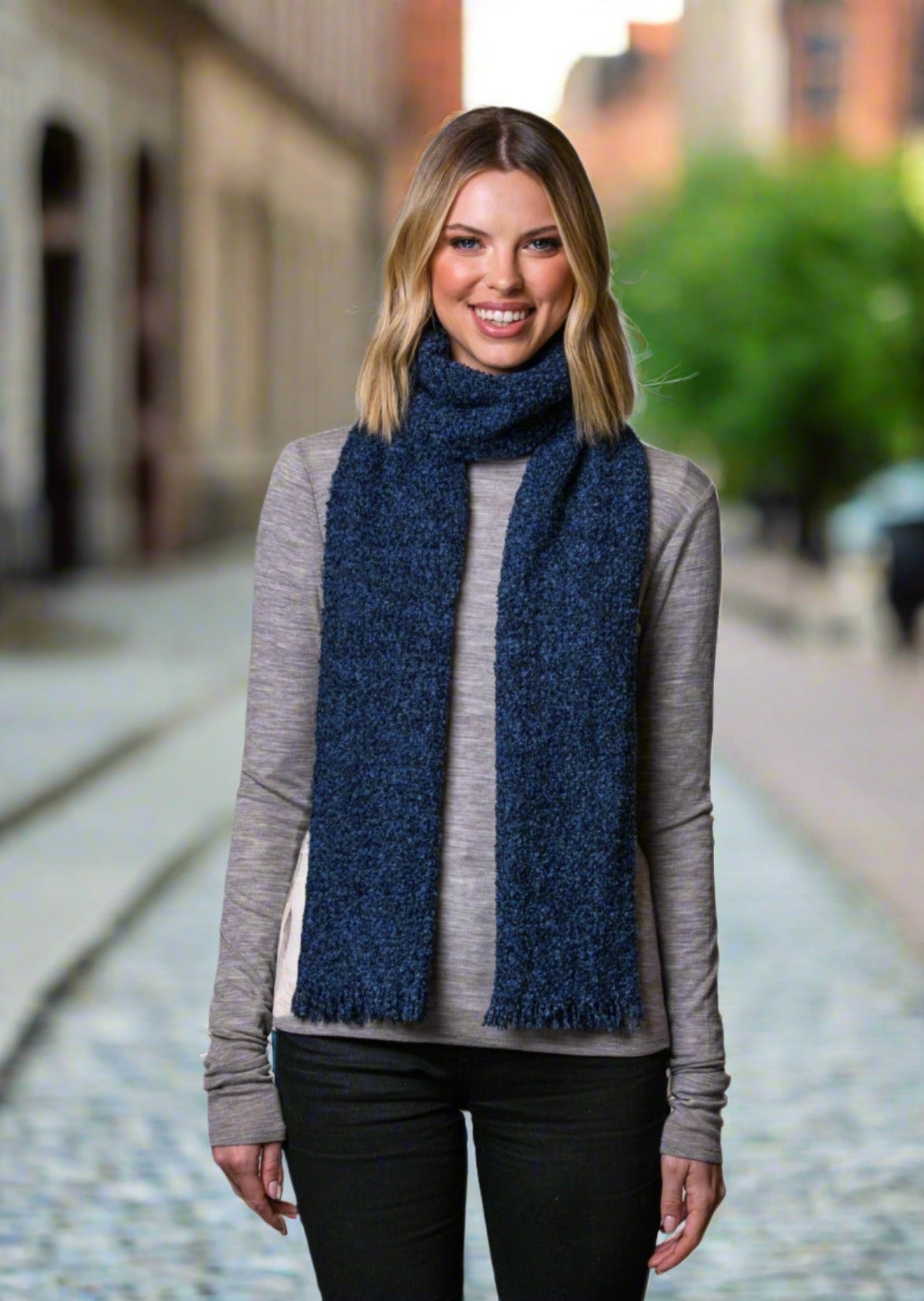Mucros Alpaca Cara Scarf | Navy