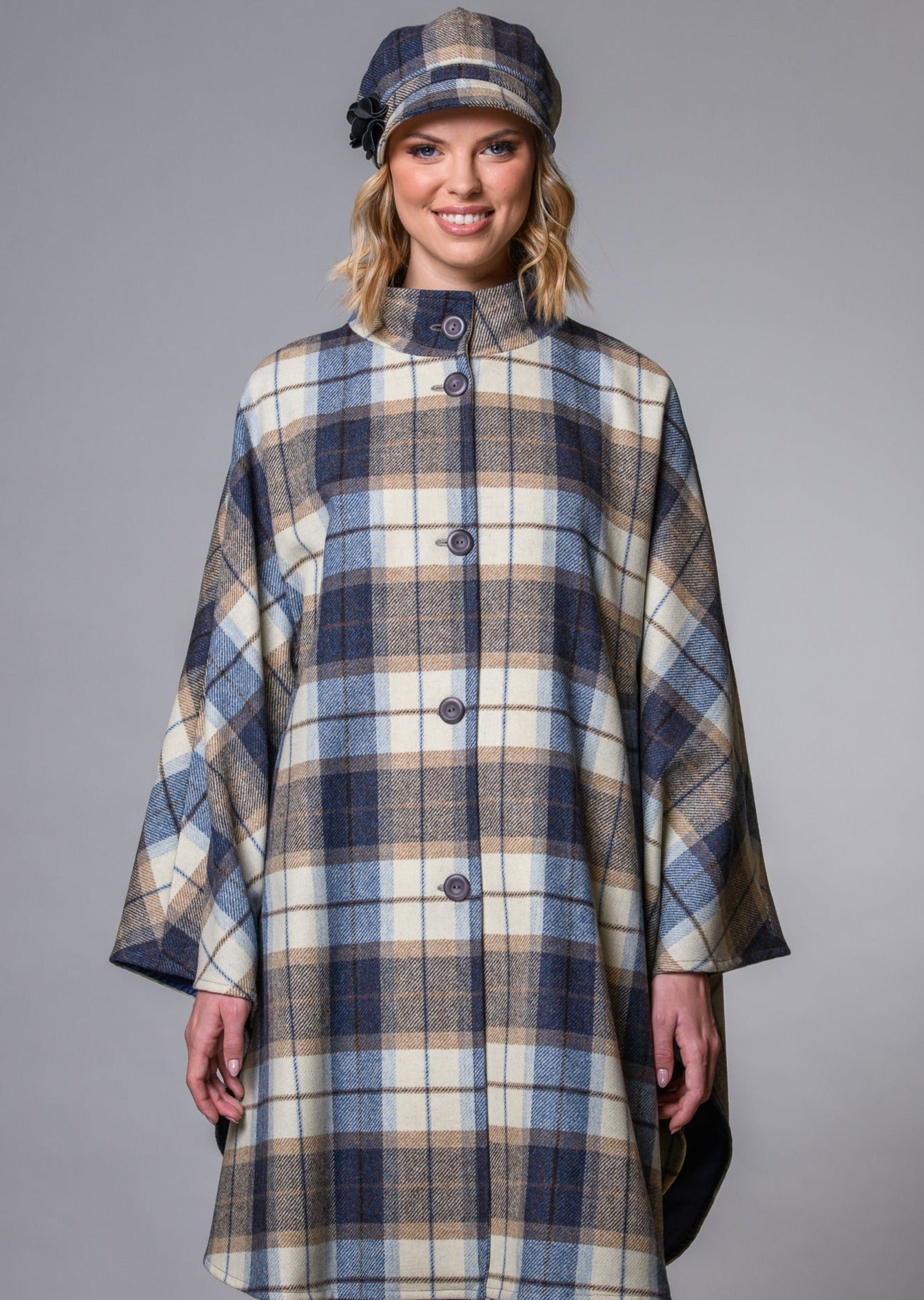 Mucros Dunloe Cape | Cream Blue