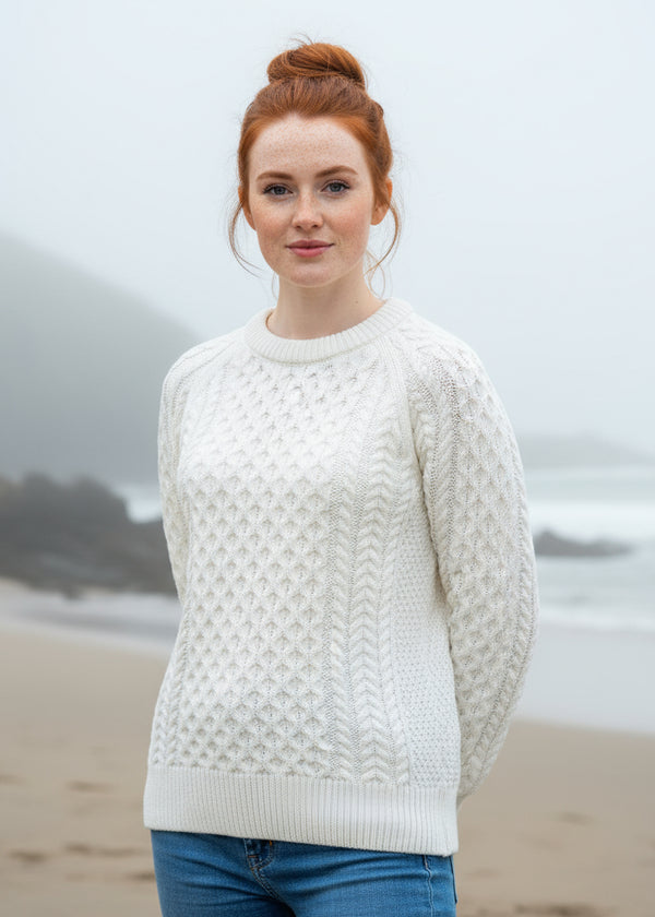 Woman wearing a white aran knitted sweater.