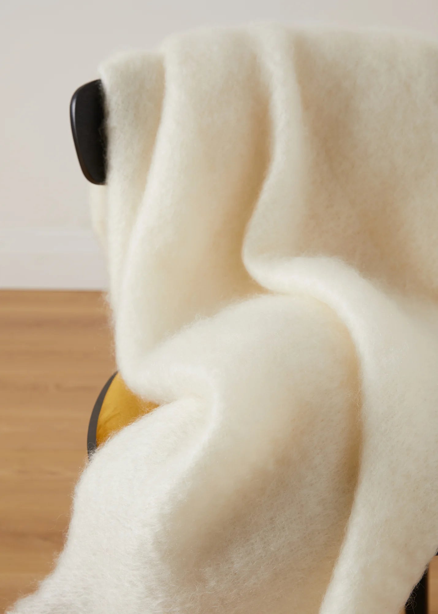 Foxford Mohair Throw | Off White