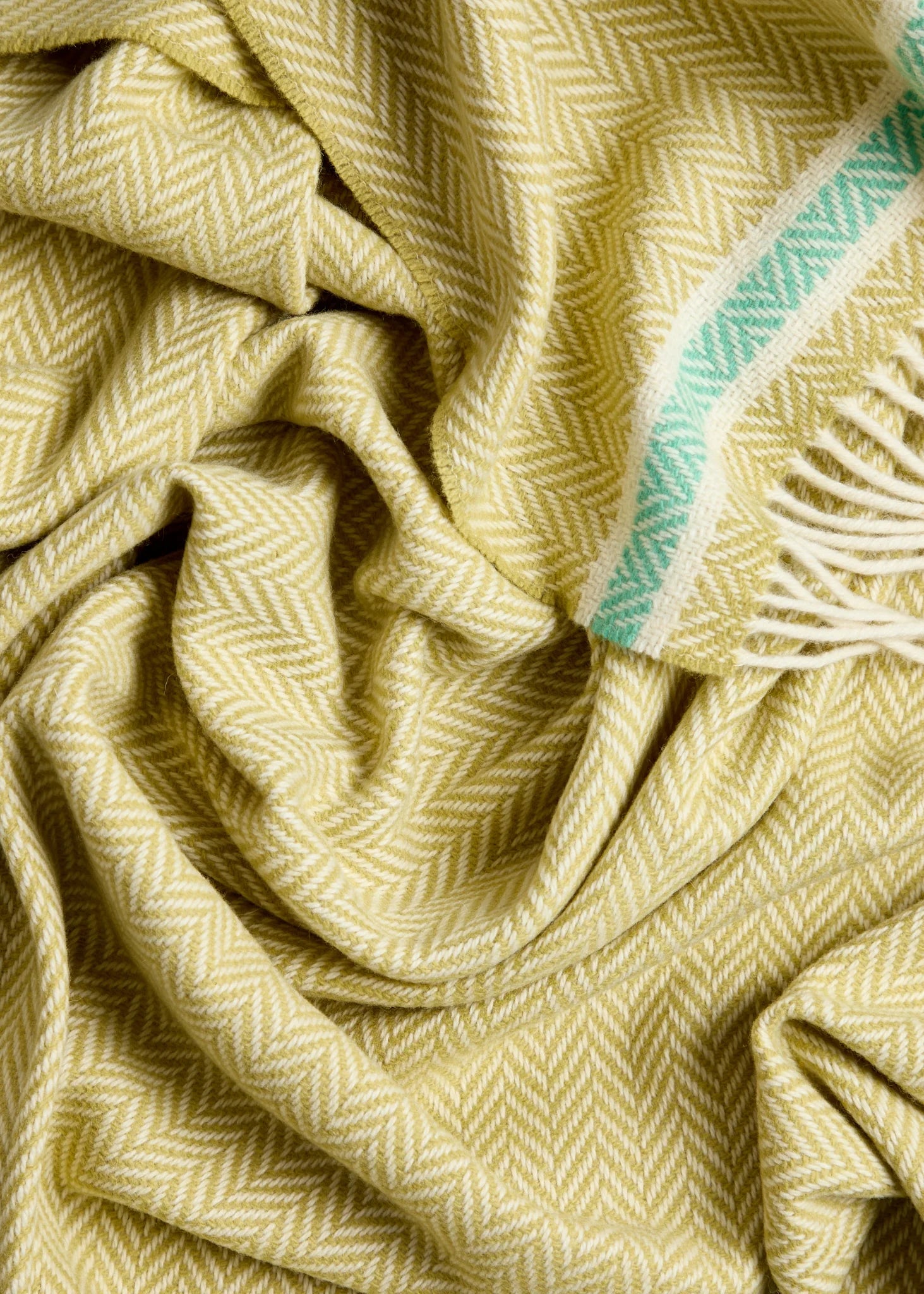 Foxford Cashmere and Lambswool Throw | Silver Strand