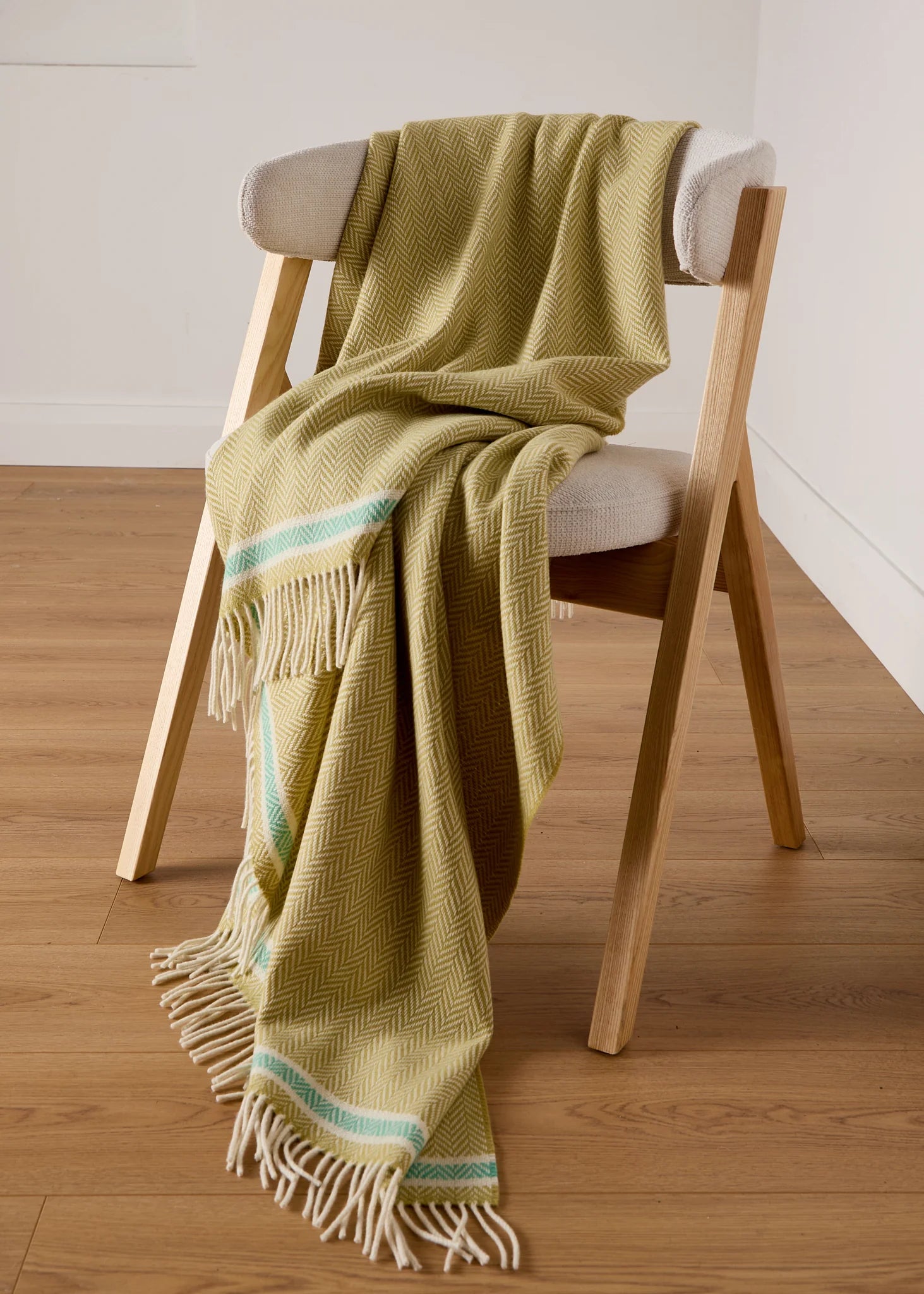 Foxford Cashmere and Lambswool Throw | Silver Strand