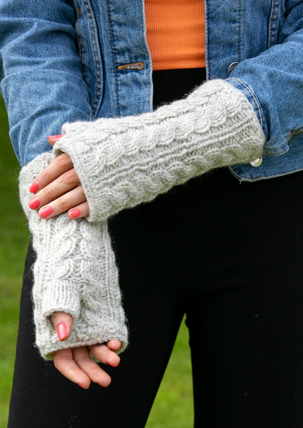 Aran Cable Handwarmers - Oatmeal