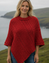Aran Merinowoll-Poncho mit Rundhalsausschnitt | Himbeere – Premium-Strickwaren mit Tradition