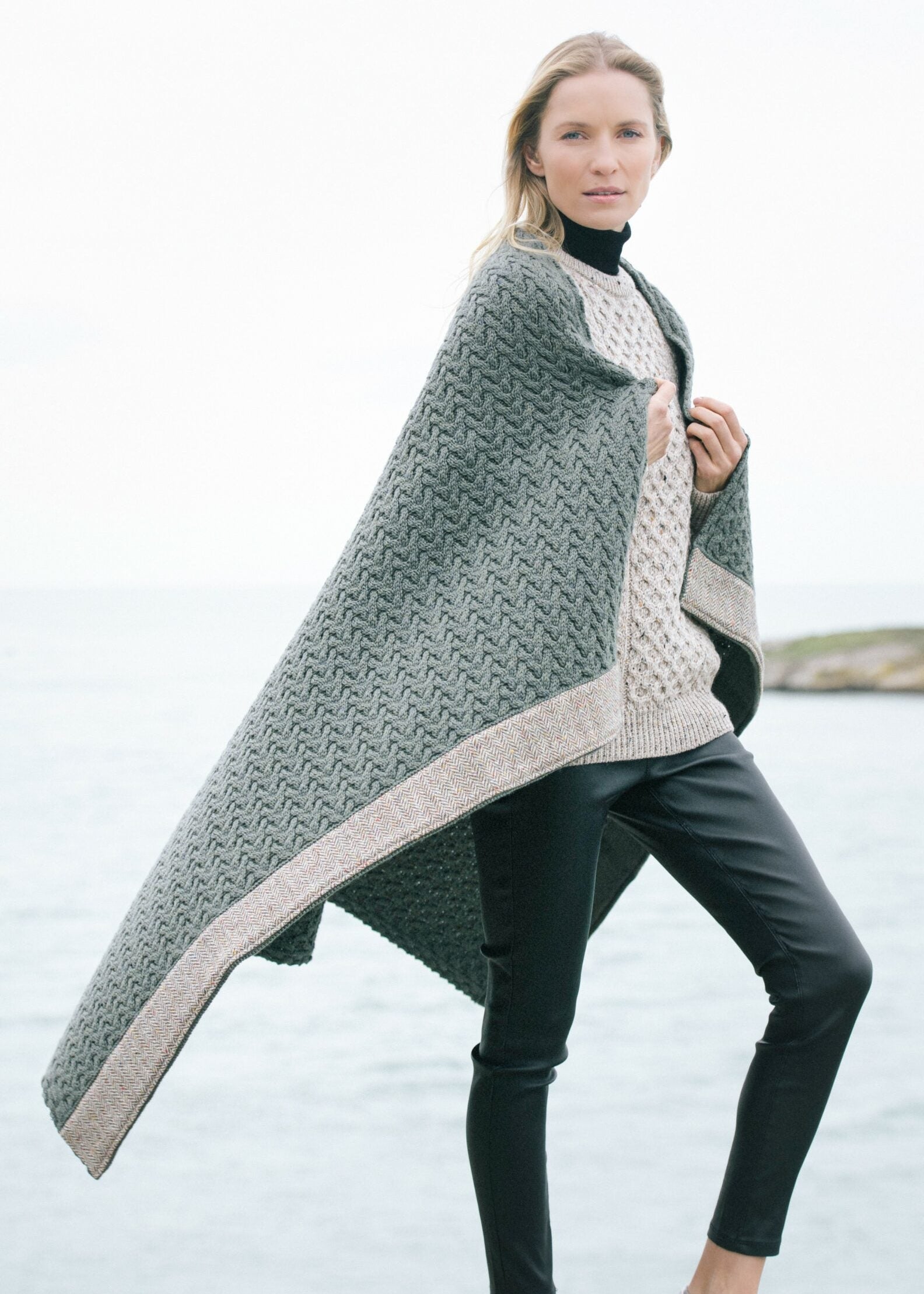 Aran Throw with Tweed Trim