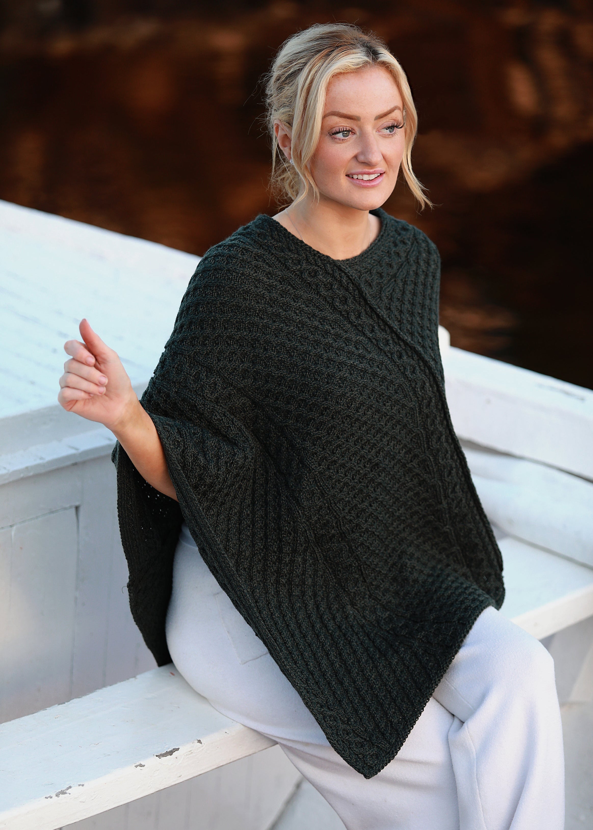 Aran Merino Wool V Poncho | Army Green