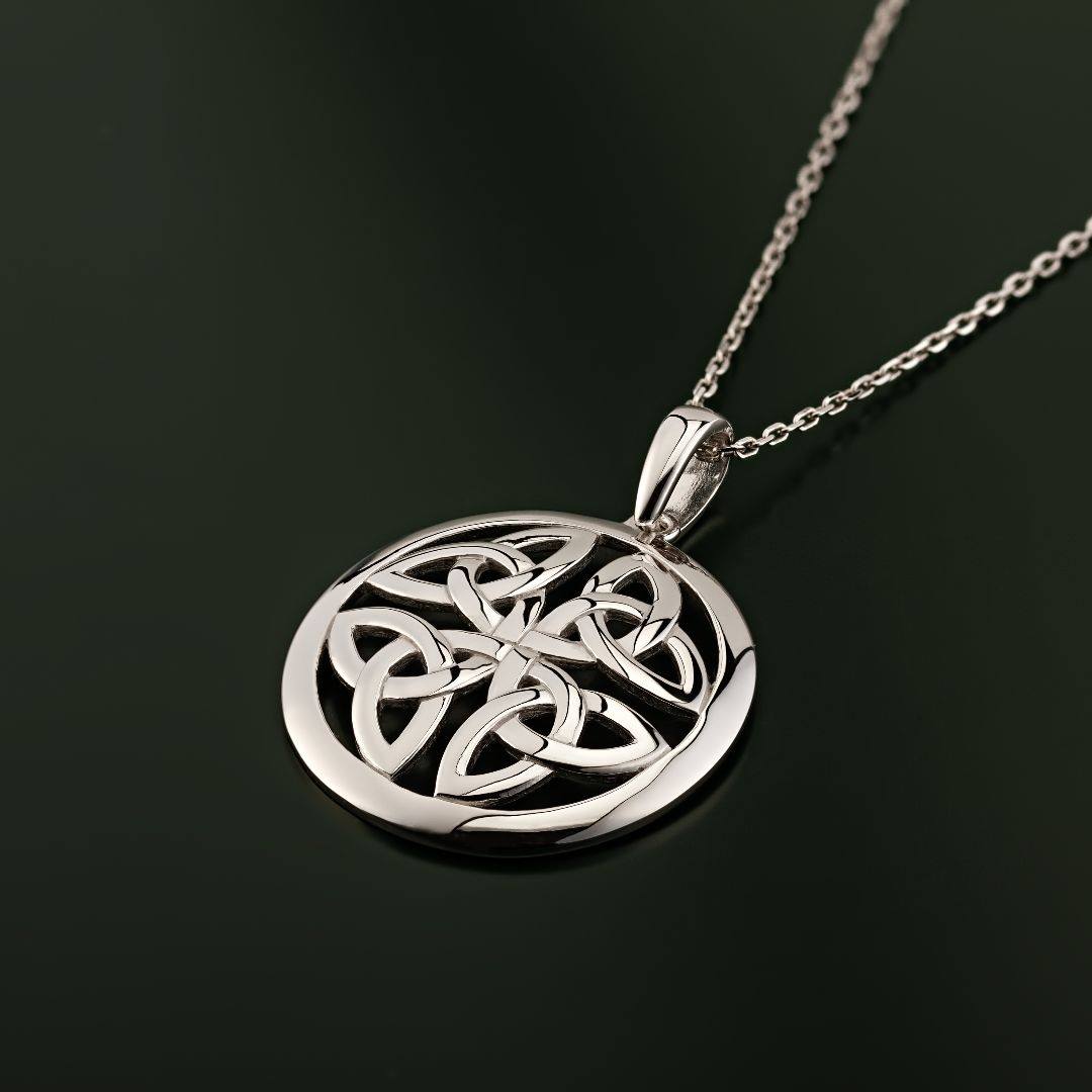 Solvar Sterling Silver Trinity Knot Circle Pendant