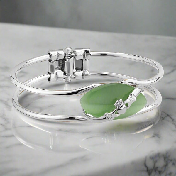 Solvar Rhodium Cat Eye Claddagh Bangle S50095