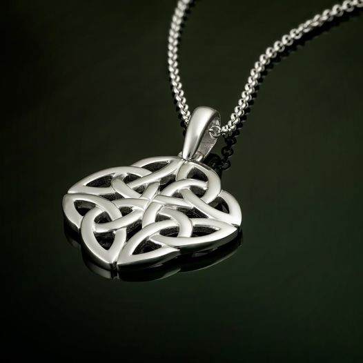 Solvar Sterling Silver Trinity Knot Pendant 