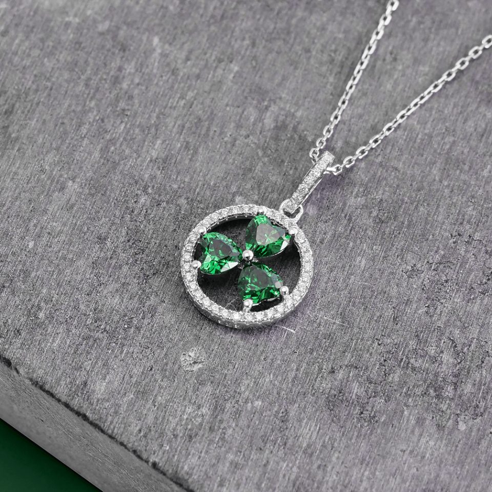 Solvar Shamrock Circle Necklace