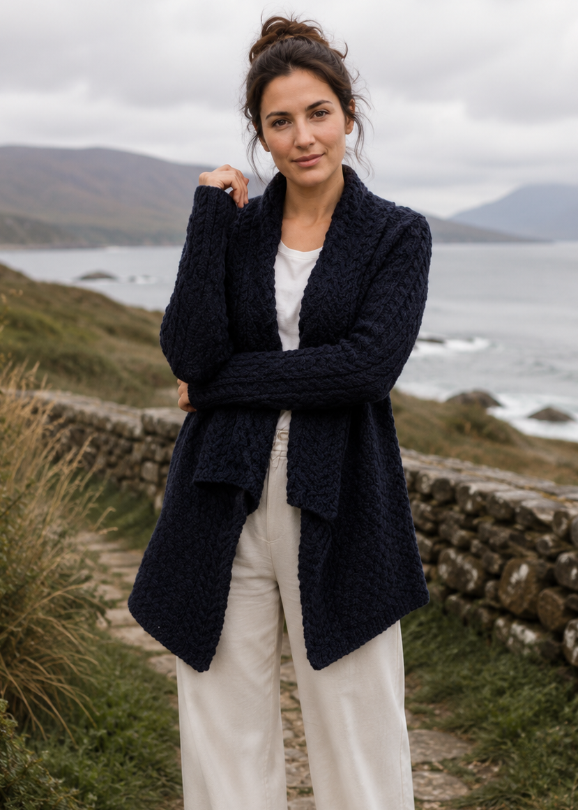 IrelandsEye Damen-Aran-Cardigan mit Wasserfallkragen | Marineblau