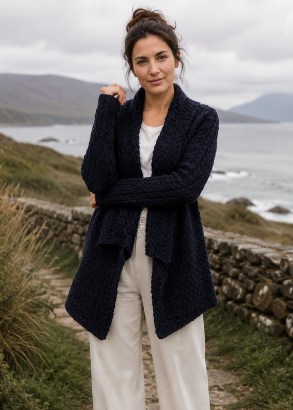 IrelandsEye Damen-Aran-Cardigan mit Wasserfallkragen | Marineblau