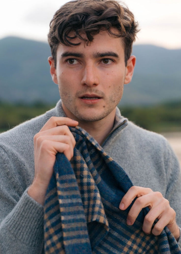 John Hanly Lambswool Scarf | Navy Beige