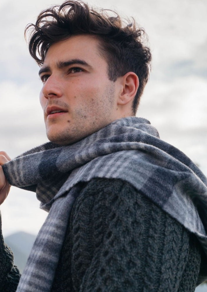 John Hanly Lambswool Scarf | Grey Charcoal