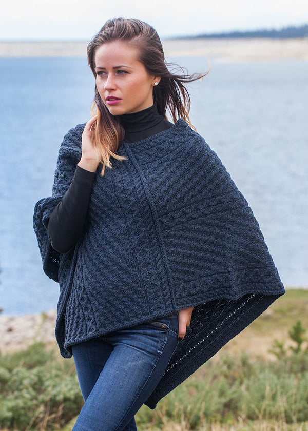 Aran Merino Wool V Poncho | Black watch 