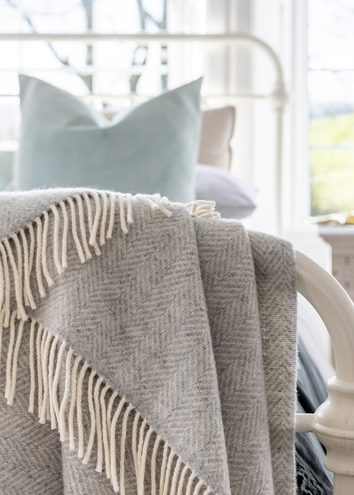 Oversize Merino Wool Cashmere Throw Pale Grey & Cream Herringbone