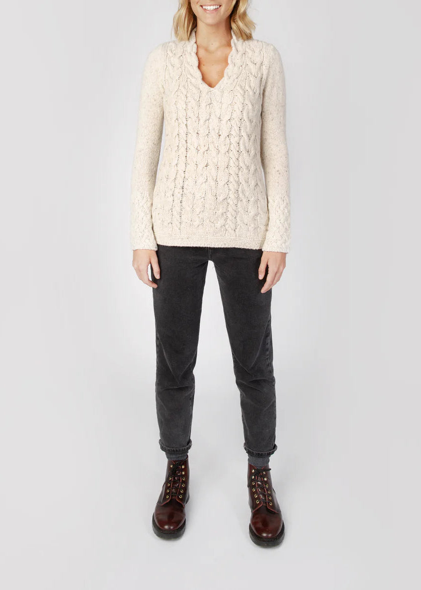 IrelandsEye Horseshoe Cable V Neck | Chalkstone
