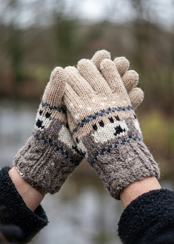 Aran Cable Sheep Finger Gloves | Grey & Beige