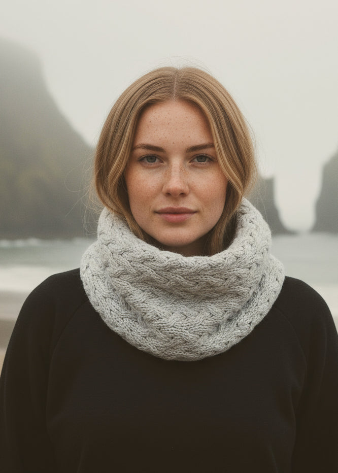 Aran Infinity Cable Scarf grey
