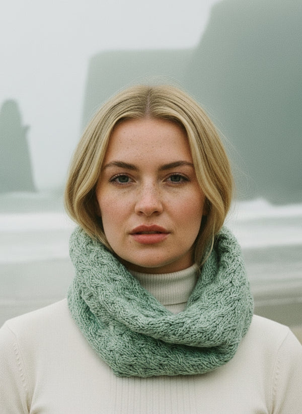 Aran Infinity Cable Scarf mint