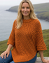 Aran Merinowoll-Poncho mit Rundhalsausschnitt | Himbeere – Premium-Strickwaren mit Tradition