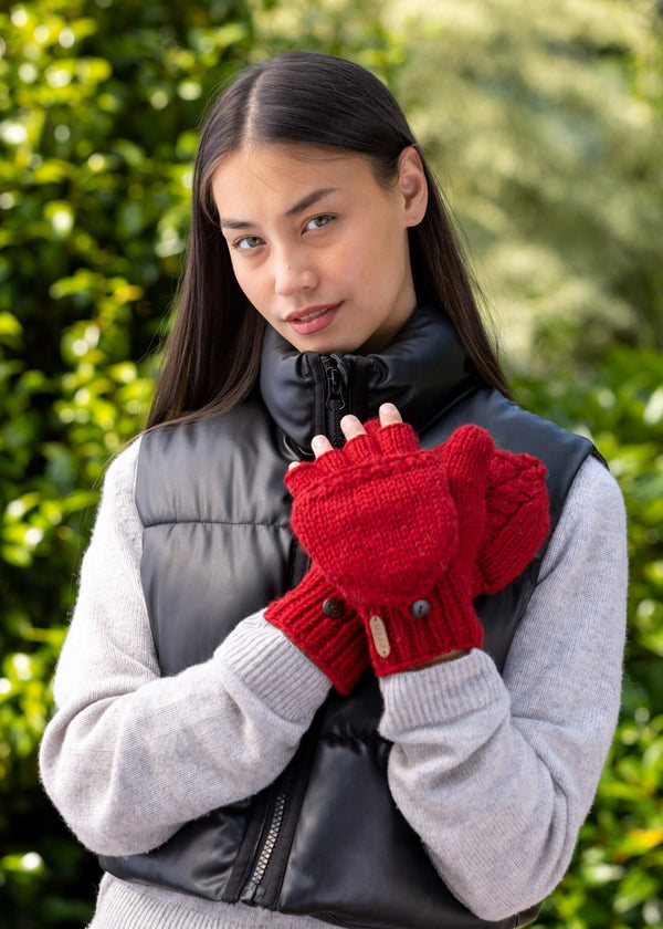 Erin Aran Cable Hunter Gloves | Red