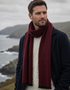 Écharpe en laine Mucros Donegal - Motif chevrons rouges | Fabriquée en Irlande