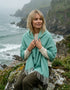 McNutt of Donegal Pashmina-Schal mit Fischgrätmuster in Minzgrün | Irische Merinowolle