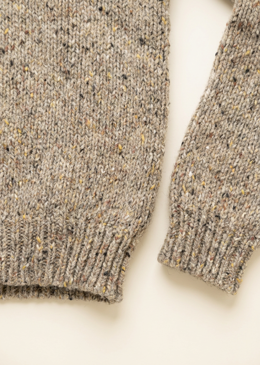 Hem, cuff and knitting detail