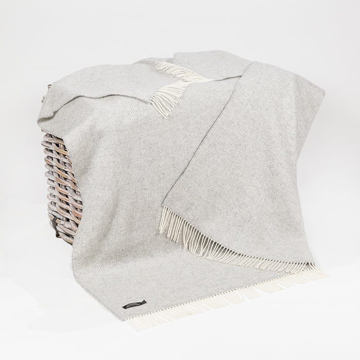 John Hanly Oversized Cashmere Throw | Pale Grey
