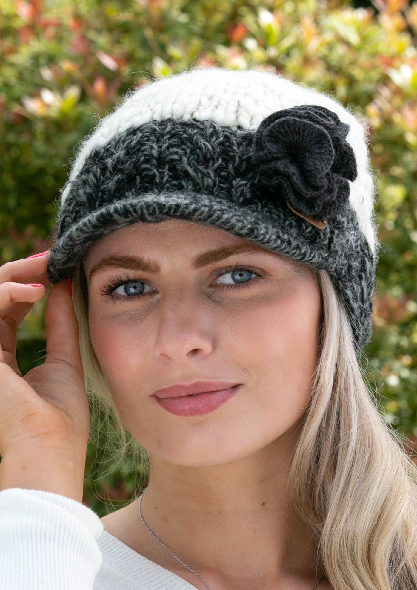 Uneven Wool Peak Hat with Cable Band Charcoal